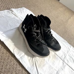 MENS UNDER ARMOUR BASKETBALL SHOES SIZE 10.5